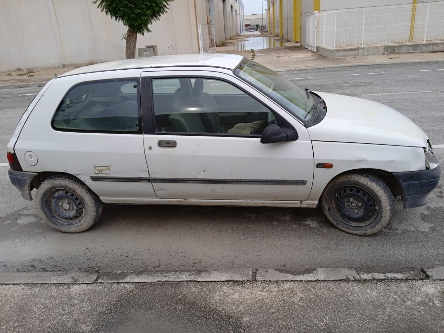 Peças - Guarda-Lamas Frente Direito Renault Clio I