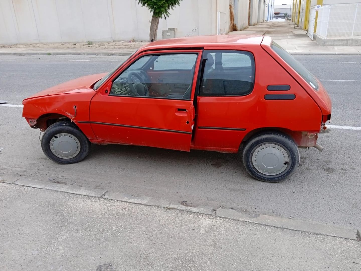 Peças - Porta Frente Esquerda Peugeot 205 Ii