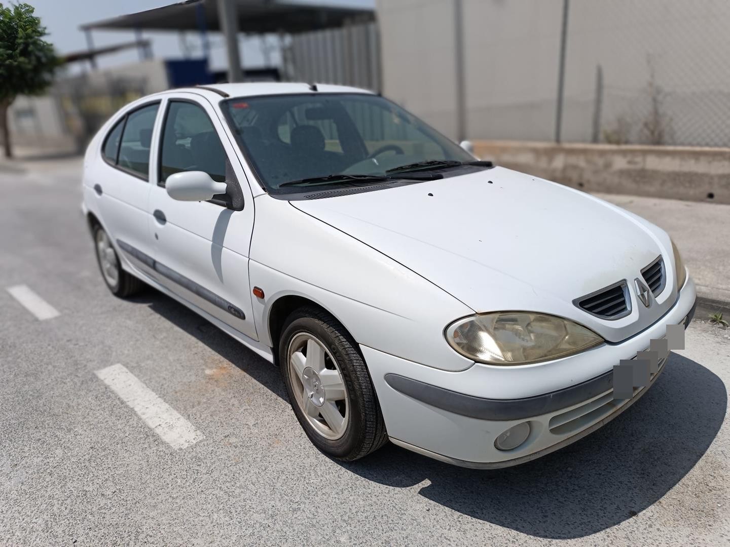 Peça - Guarda-Lamas Frente Direito Renault Megane I Classic