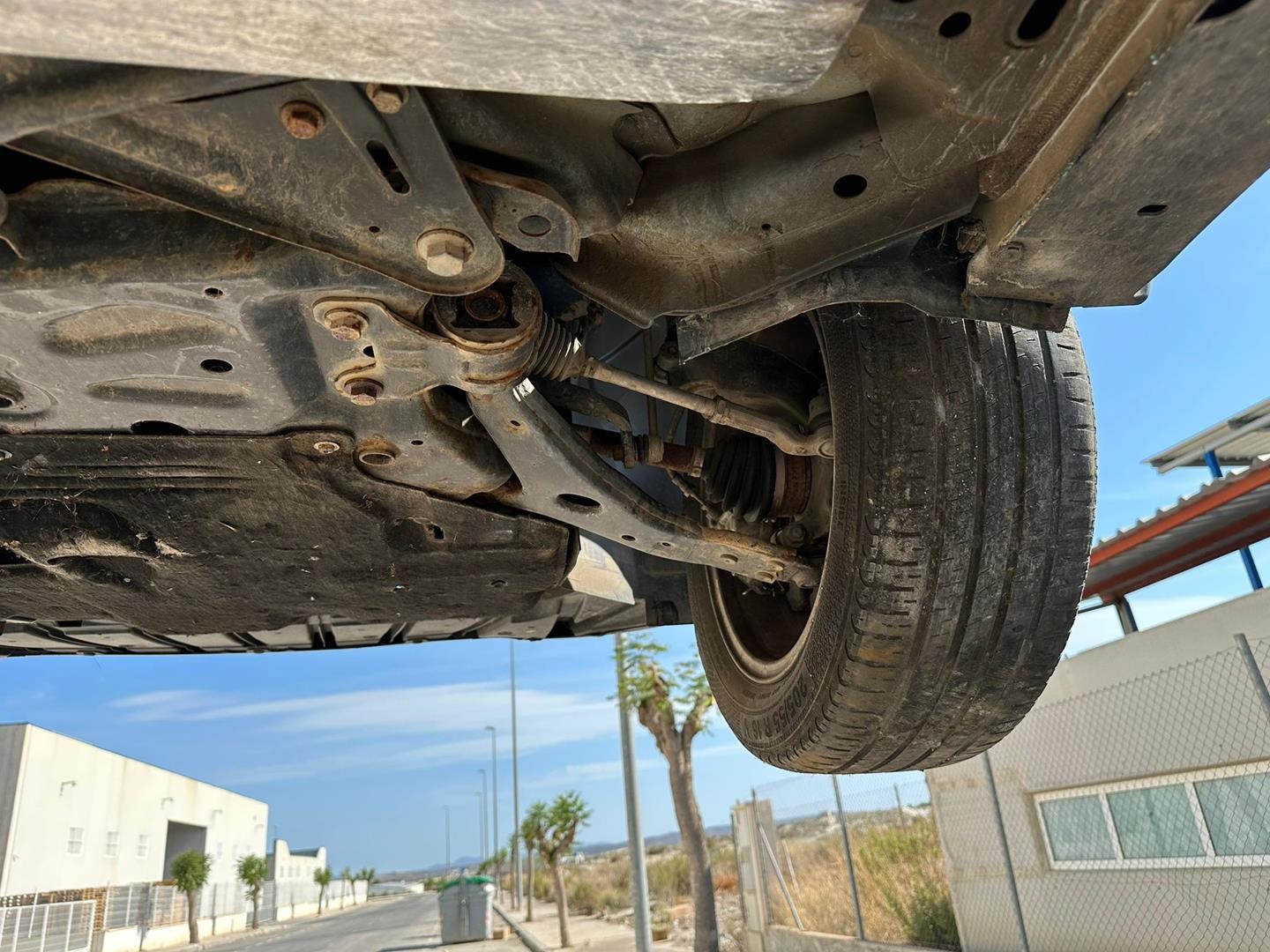 Peças - Braço Suspensão Dianteiro Esquerdo Ford Tourneo Connect Gran