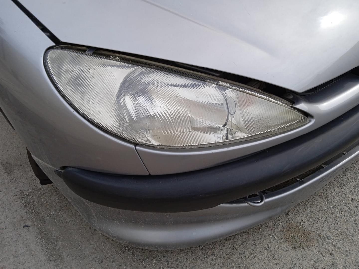 Peças - Farol Direito Peugeot 206 Fastback