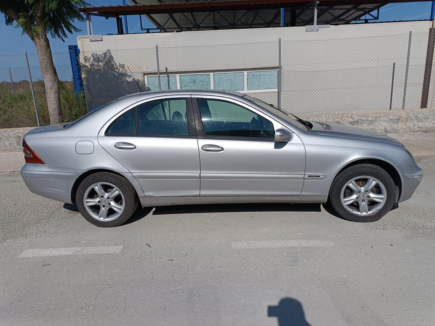 Peça - Porta Traseira Direita Mercedes-Benz Clase C